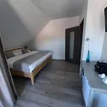 招待所 Zahrada Nad Rekou, Restaurace A Kavarna - Parkovani Gratis Zlatá Koruna