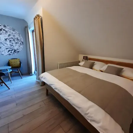 Zahrada Nad Rekou, Restaurace A Kavarna - Parkovani Gratis Zlatá Koruna