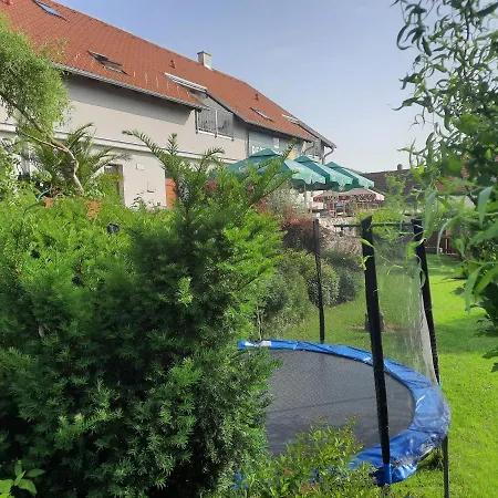 Zahrada Nad Rekou, Restaurace A Kavarna - Parkovani Gratis Maison d'hôtes Zlatá Koruna