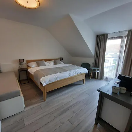 Zahrada Nad Rekou, Restaurace A Kavarna - Parkovani Gratis Zlata Koruna