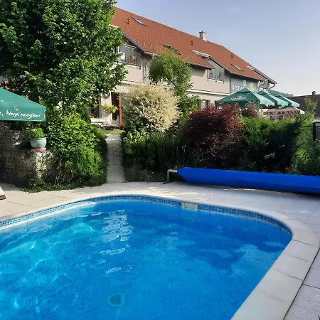 Zahrada Nad Rekou, Restaurace A Kavarna - Parkovani Gratis Guest house 4*