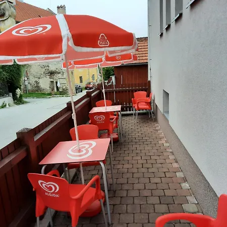 Zahrada Nad Rekou, Restaurace A Kavarna - Parkovani Gratis Maison d'hôtes *