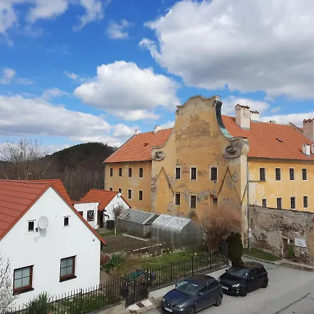Zahrada Nad Rekou, Restaurace A Kavarna - Parkovani Gratis Maison d'hôtes Zlatá Koruna