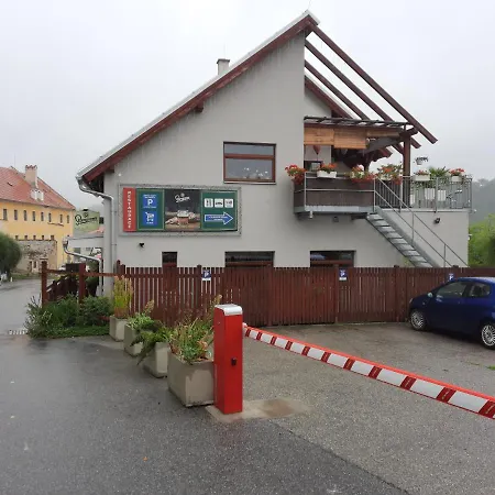 Maison d'hôtes Zahrada Nad Rekou, Restaurace A Kavarna - Parkovani Gratis