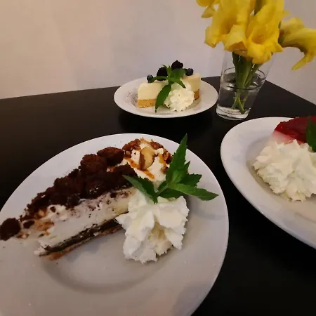 Zahrada Nad Rekou, Restaurace A Kavarna - Parkovani Gratis Pensjonat *