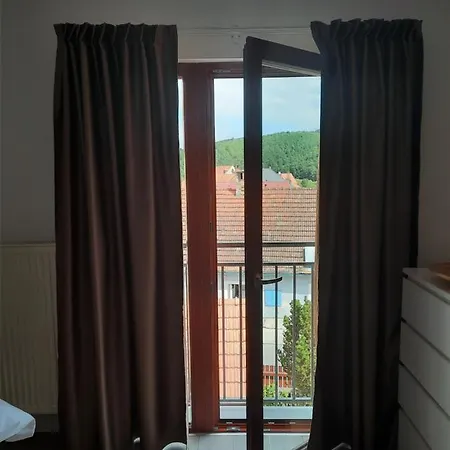Zahrada Nad Rekou, Restaurace A Kavarna - Parkovani Gratis Zlata Koruna