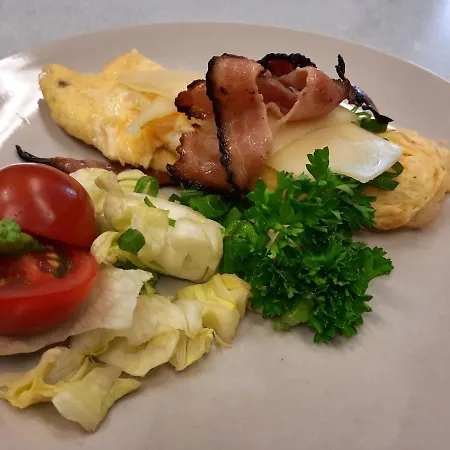 Zahrada Nad Rekou, Restaurace A Kavarna - Parkovani Gratis * Zlatá Koruna