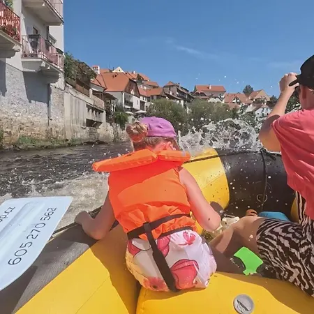 Zahrada Nad Rekou, Restaurace A Kavarna - Parkovani Gratis Pensjonat *