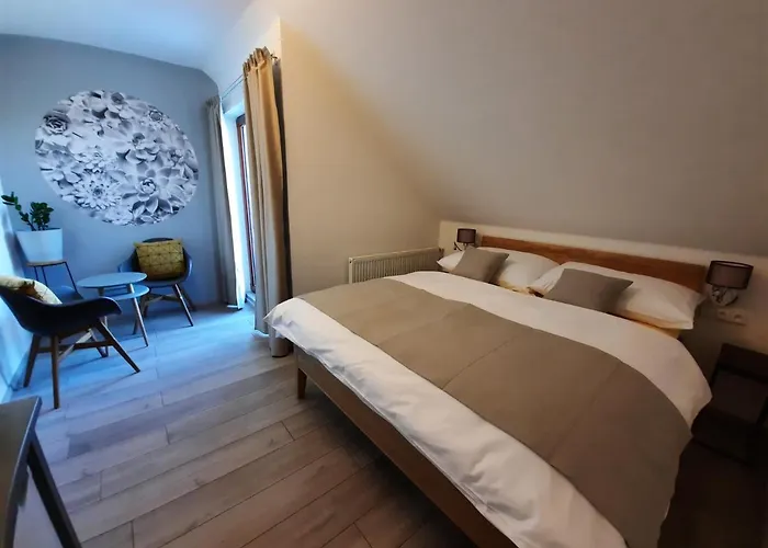 Zahrada Nad Rekou, Restaurace A Kavarna - Parkovani Gratis Zlatá Koruna