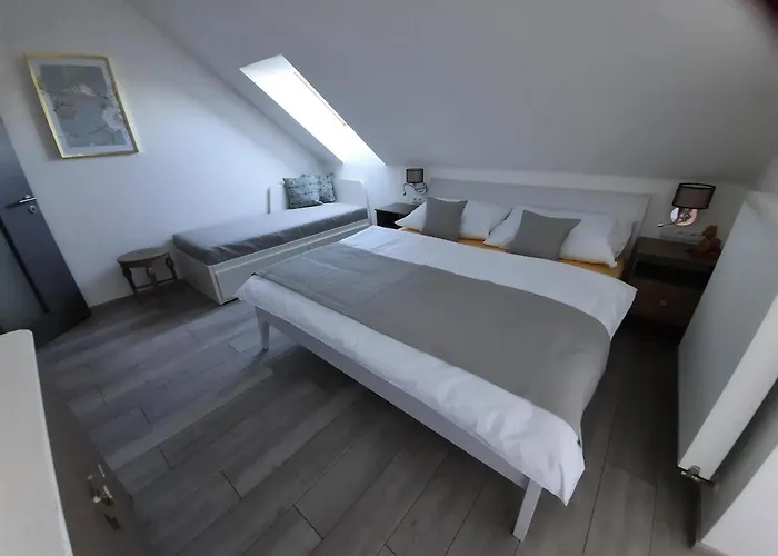 Zahrada Nad Rekou, Restaurace A Kavarna - Parkovani Gratis 4* Zlatá Koruna