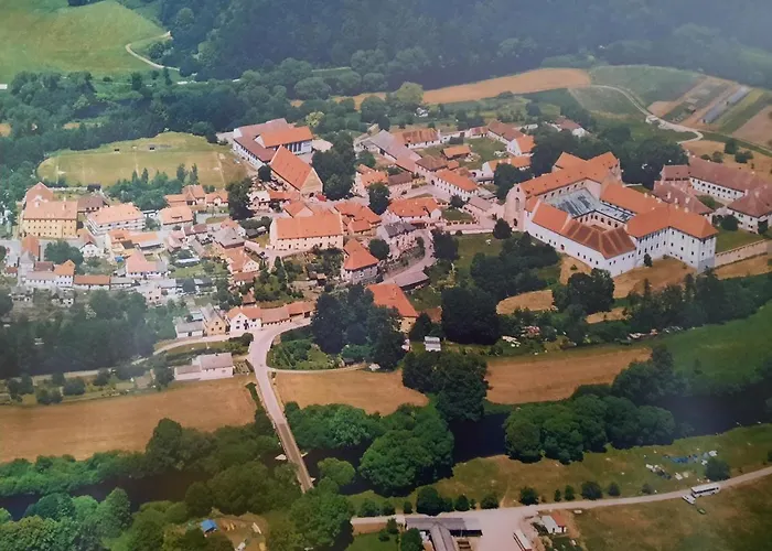 Zahrada Nad Rekou, Restaurace A Kavarna - Parkovani Gratis 4*