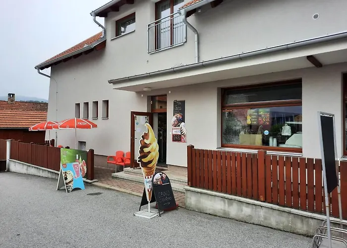 Gæstehus Zahrada Nad Rekou, Restaurace A Kavarna - Parkovani Gratis